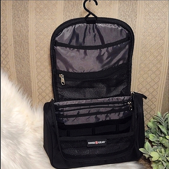 SwissGear Other - Swiss Gear Hanging Travel Toiletry Case
